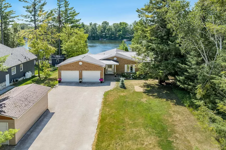 17 Stanley RD, Kawartha Lakes, ON K0M 2T0