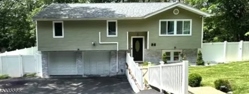 Hopatcong Boro, NJ 07843,46 Oklahoma Trl