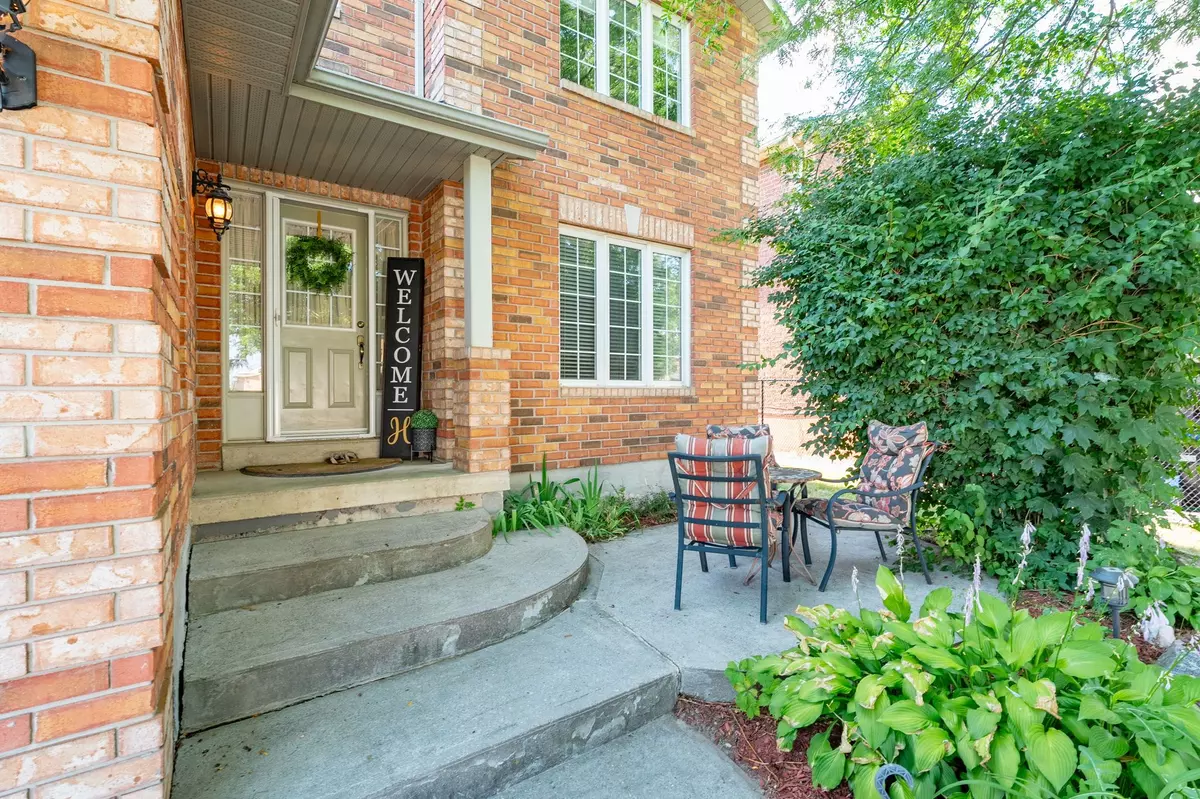 Bradford West Gwillimbury, ON L3Z 2Y8,214 Melbourne DR