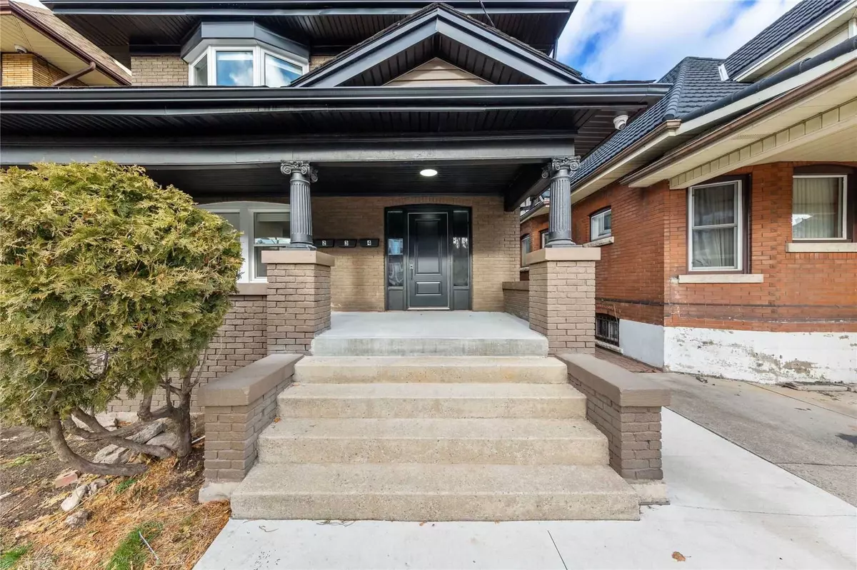 Hamilton, ON L8M 1W3,5 Maplewood AVE #2   Main Level