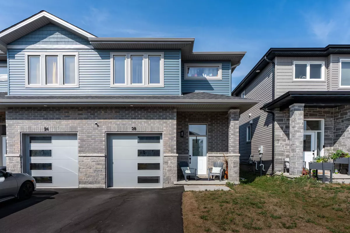 Loyalist, ON K0H 2H0,28 Dusenbury DR