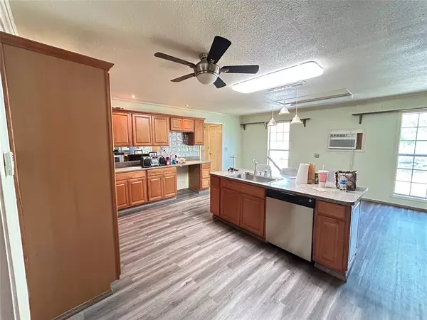 Springtown, TX 76082,328 Creekview Meadows Drive