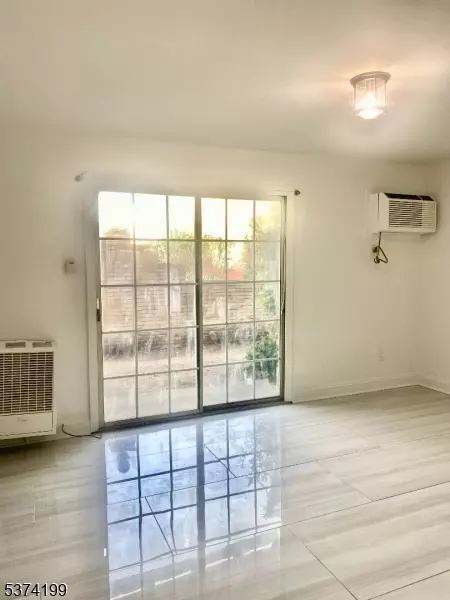 Irvington Twp., NJ 07111,1018 Stuyvesant Ave #2