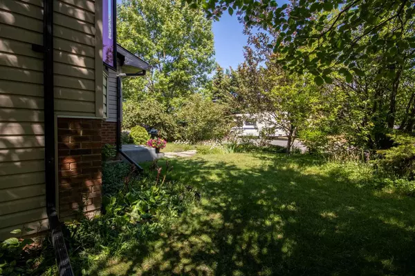 Airdrie, AB T4A 1T8,53 Mayfair Close SE