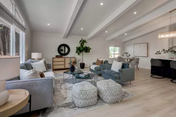 Calgary, AB T2W0V8,260 Southampton DR Southwest