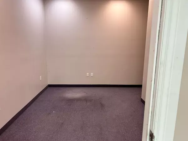 Toronto C12, ON M3B 2T3,25 Lesmill RD #3