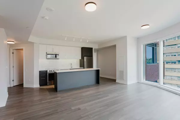 Toronto C04, ON M6B 2Y9,2525 Bathurst ST #607