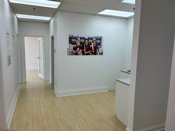 Toronto C12, ON M3B 2T3,25 Lesmill RD #7