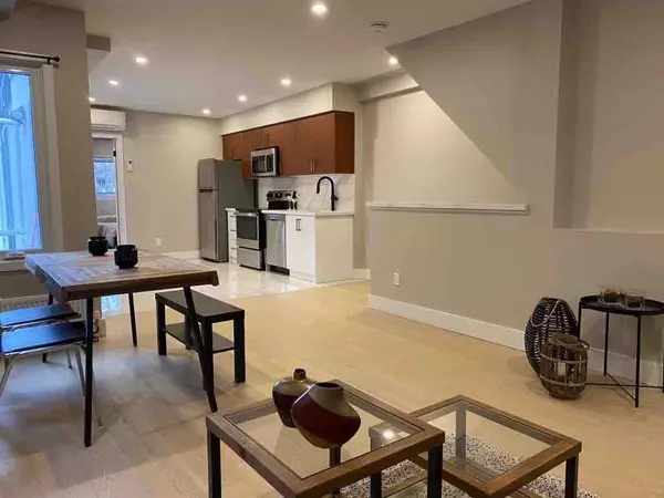 Toronto C02, ON M6H 2R3,37 Somerset AVE #1
