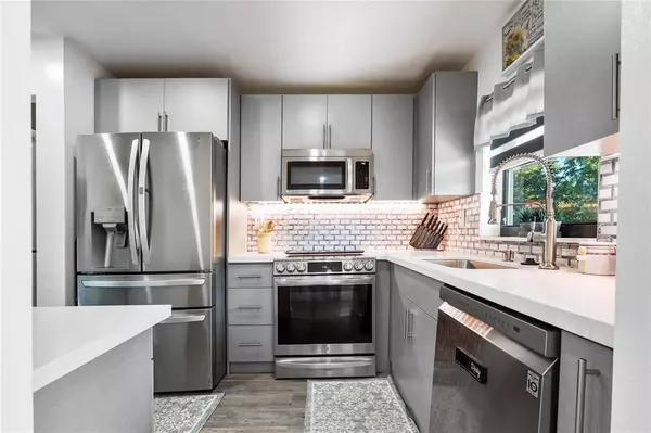 10123 Sunrise Lakes Blvd #307, Sunrise, FL 33322