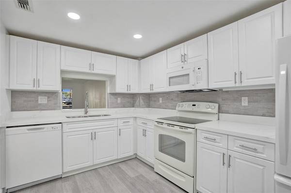 8735 Ramblewood Dr #116, Coral Springs, FL 33071