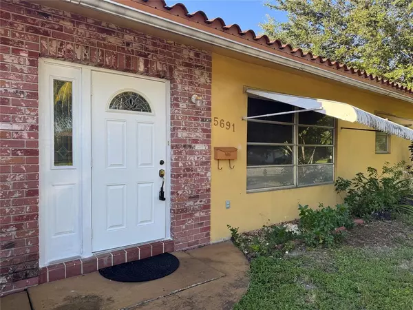 5691 SW 1st St, Plantation, FL 33317