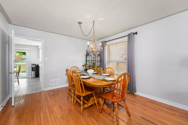 Bradford West Gwillimbury, ON L3Z 2Y8,214 Melbourne DR