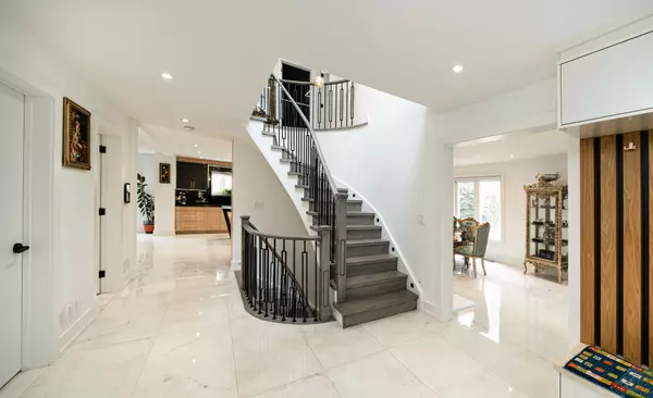 East Gwillimbury, ON L0G 1V0,60 Maple WAY