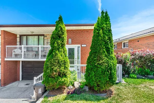 233 Hullmar DR #Upper, Toronto W05, ON M3N 2G2