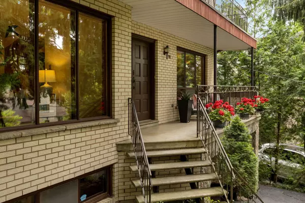 Toronto W02, ON M6S 4V5,90 Humberview RD