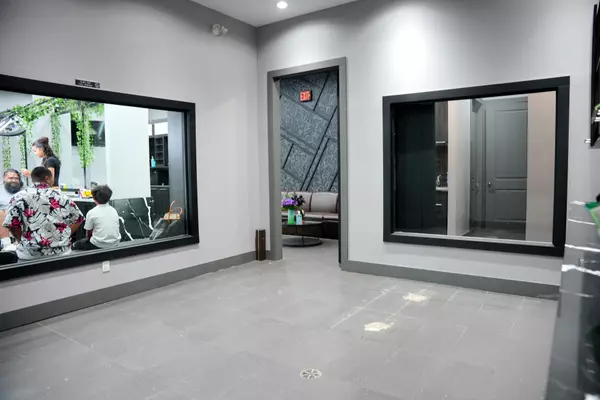 Mississauga, ON L5G 0A3,1 Hurontario ST #1