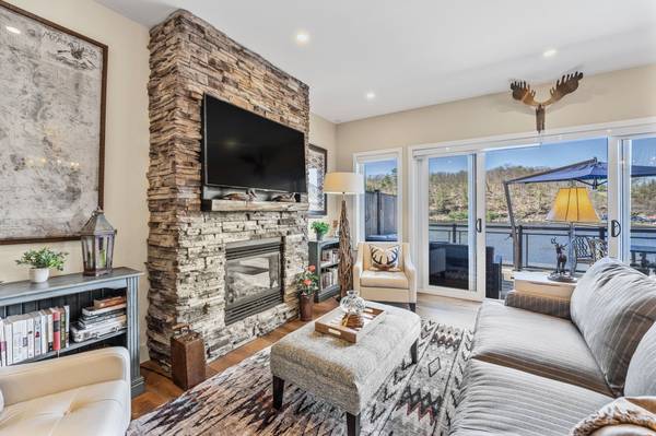 97D Joseph ST #207, Muskoka Lakes, ON P0B 1J0