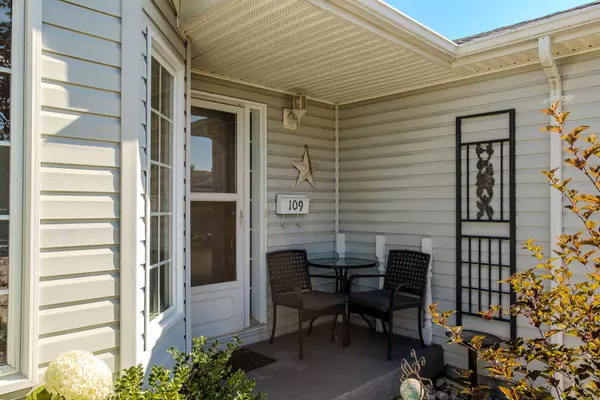 Hamilton, ON L8B 1A5,109 Emerald CT
