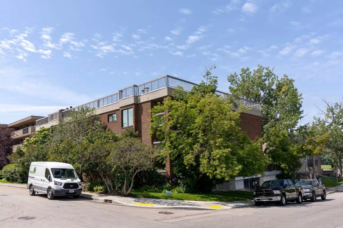 Calgary, AB T2T 4G1,2401 16 ST SW #303