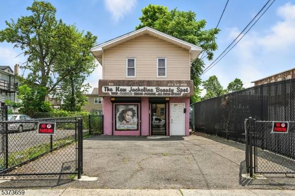 521 E 18th St, Paterson City, NJ 07514
