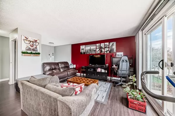 Calgary, AB T2K 5S3,7205 4 ST NE #37