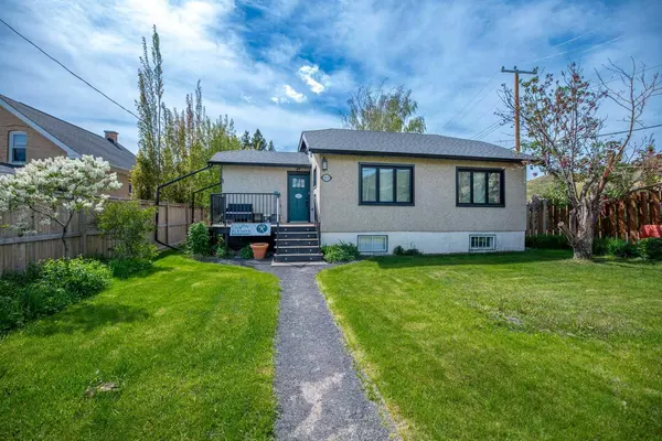 313 Ross AVE, Cochrane, AB T4C1C9