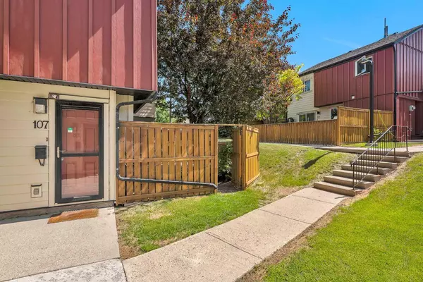 Calgary, AB T3A 2H4,4740 Dalton DR Northwest #107