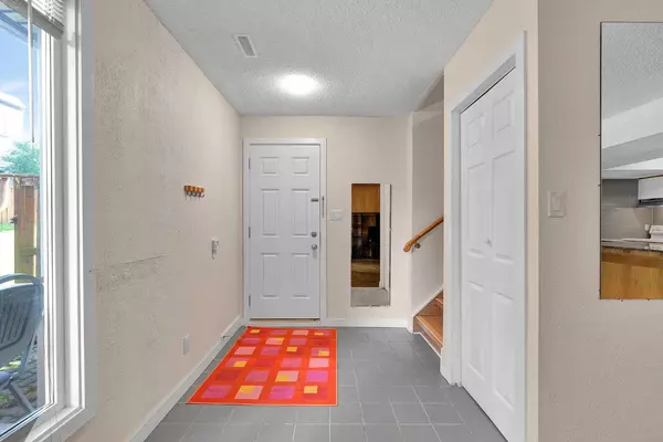 Calgary, AB T3A 2H4,4740 Dalton DR NW #107