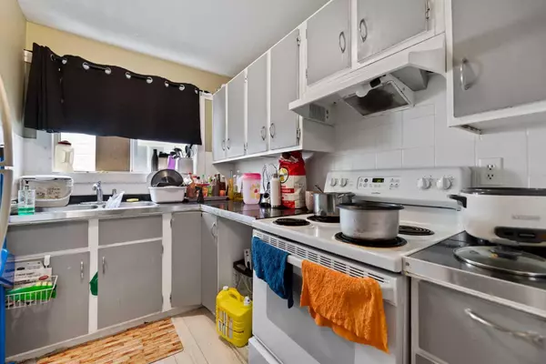 Calgary, AB T3J 1W7,143 Falton DR NE