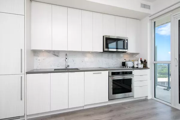 Toronto C01, ON M5V 0S2,38 Iannuzzi ST #2202