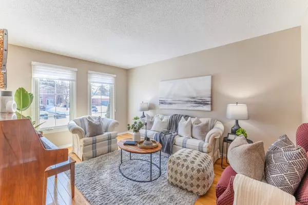 Whitby, ON L1N 9A1,10 Holden CT