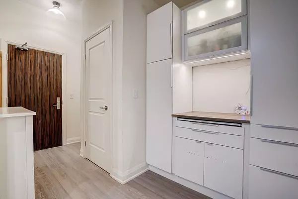 Richmond Hill, ON L4B 3V1,8763 Bayview AVE #506