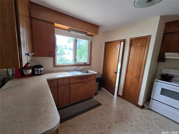 Swift Current, SK S9H 2S4,644 9th AVENUE NE