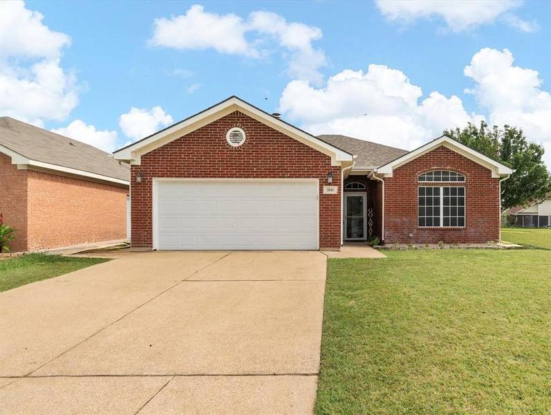 3541 Lasso Road, Fort Worth, TX 76262