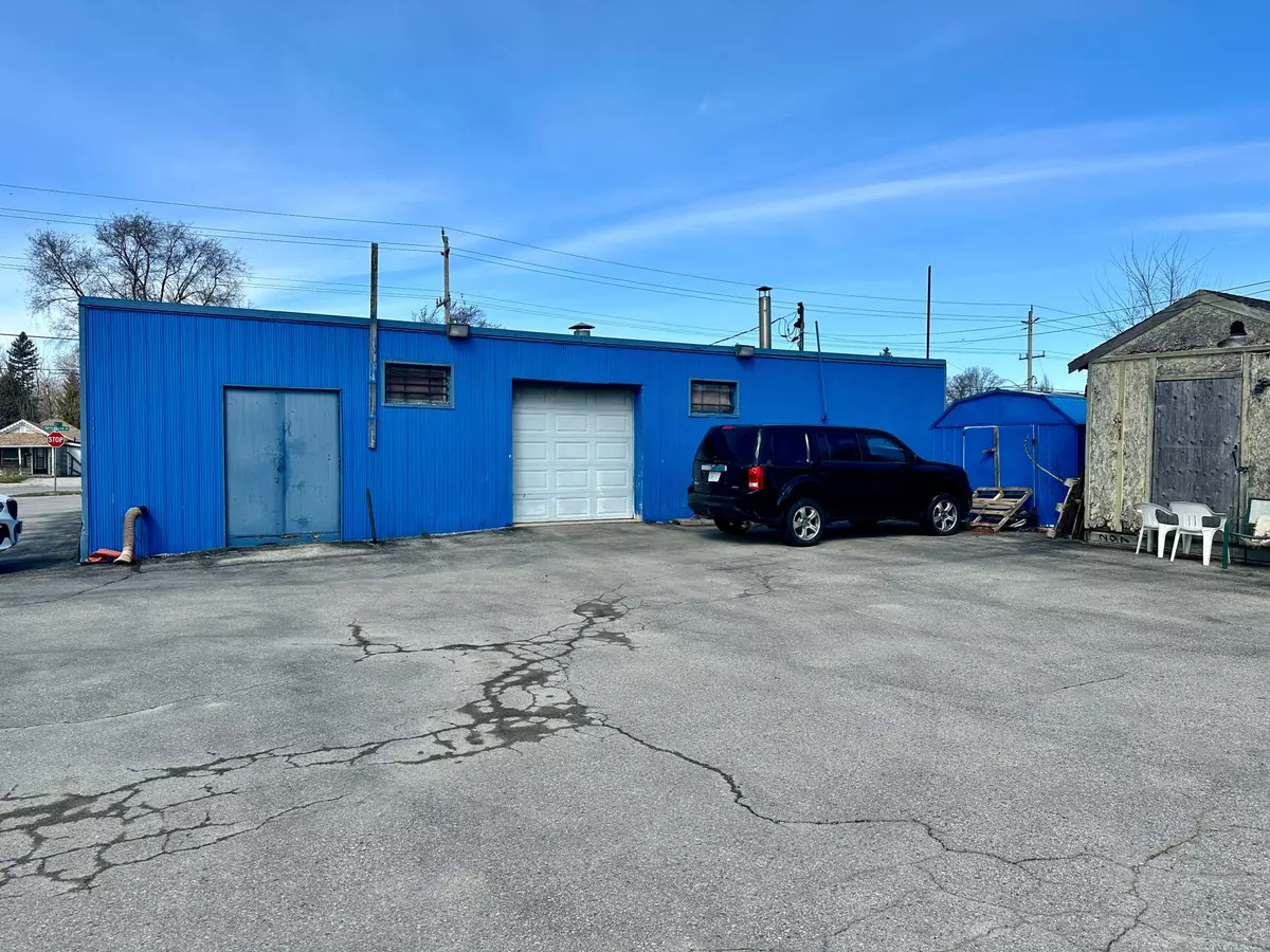 London South, ON N6J 1G5,326 Springbank DR