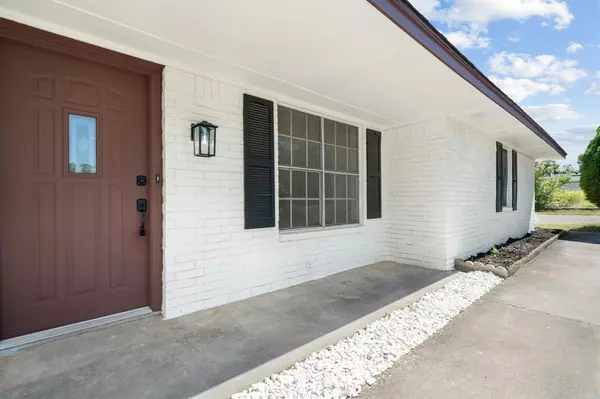 Waxahachie, TX 75165,102 Lakecrest Place