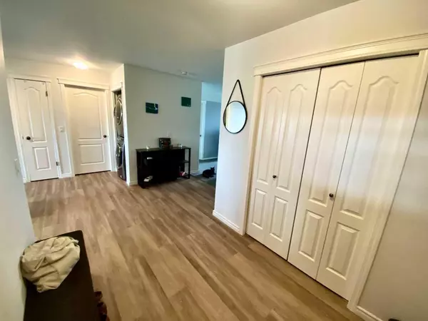 Medicine Hat, AB T1B 0M5,207 Southlands Pointe SE