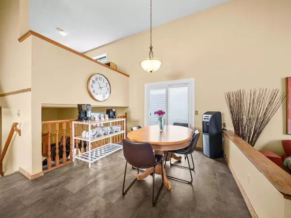 Calgary, AB T1Y 6W7,230 Costa Mesa Close NE