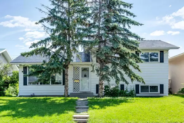 39 Pensacola Close Southeast, Calgary, AB T2A2K5