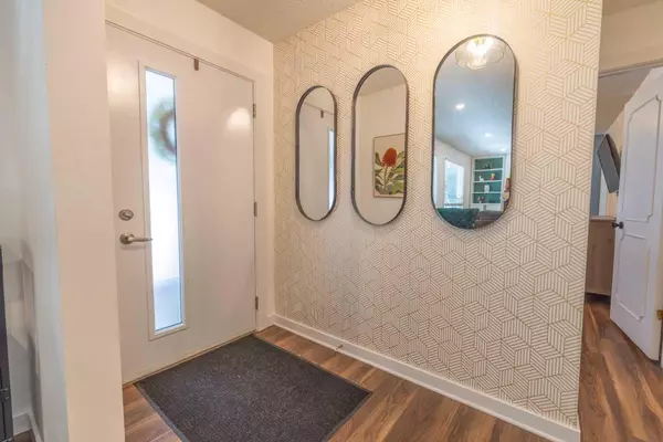 Calgary, AB T2W 1H1,11835 Elbow DR Southwest