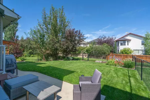 Calgary, AB T2Z 3H7,337 Douglas Ridge CIR SE