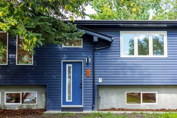 Calgary, AB T2J 5Y6,144 Deer Ridge WAY SE