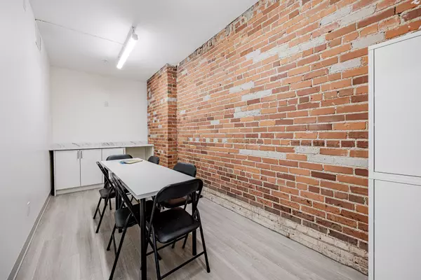 Toronto C03, ON M5P 2W3,417 Spadina RD #3 Floor
