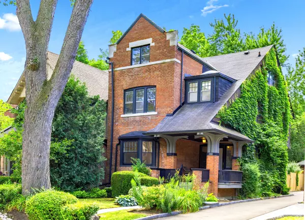 158 Walmer RD, Toronto C02, ON M5R 2X9