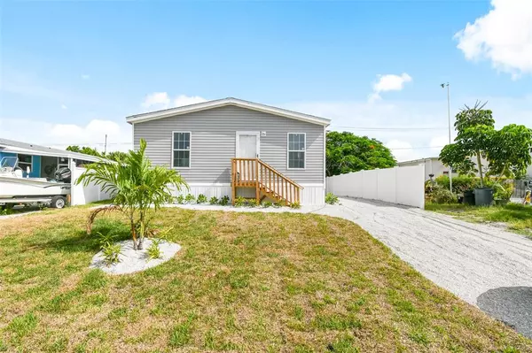 6989 SE Ridgeway Terr, Hobe Sound, FL 33455