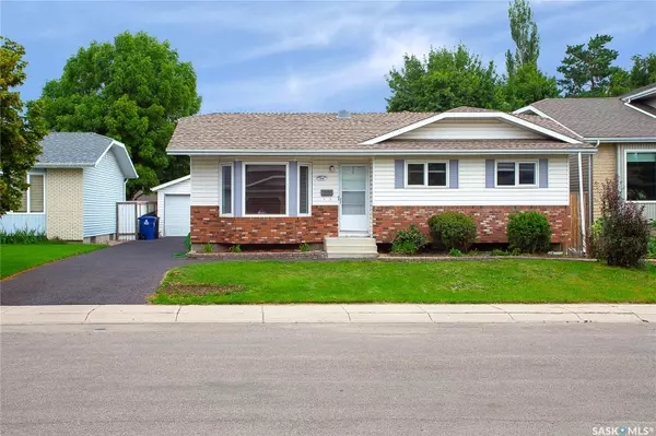 215 Hogg WAY, Saskatoon, SK S7N 3W4