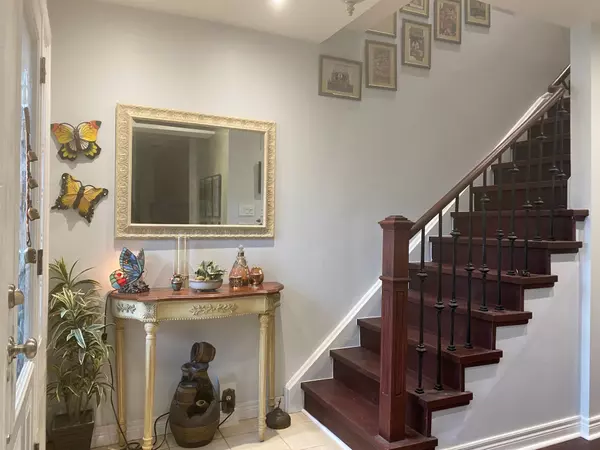 Oakville, ON L6H 2N9,80 Orsett ST