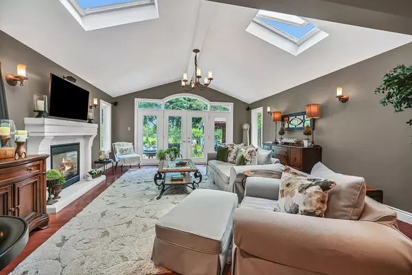 Oakville, ON L6H 1G1,92 Osborne CRES