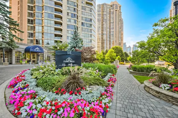 Mississauga, ON L5R 1Y1,55 Kingsbridge Garden CIR #209
